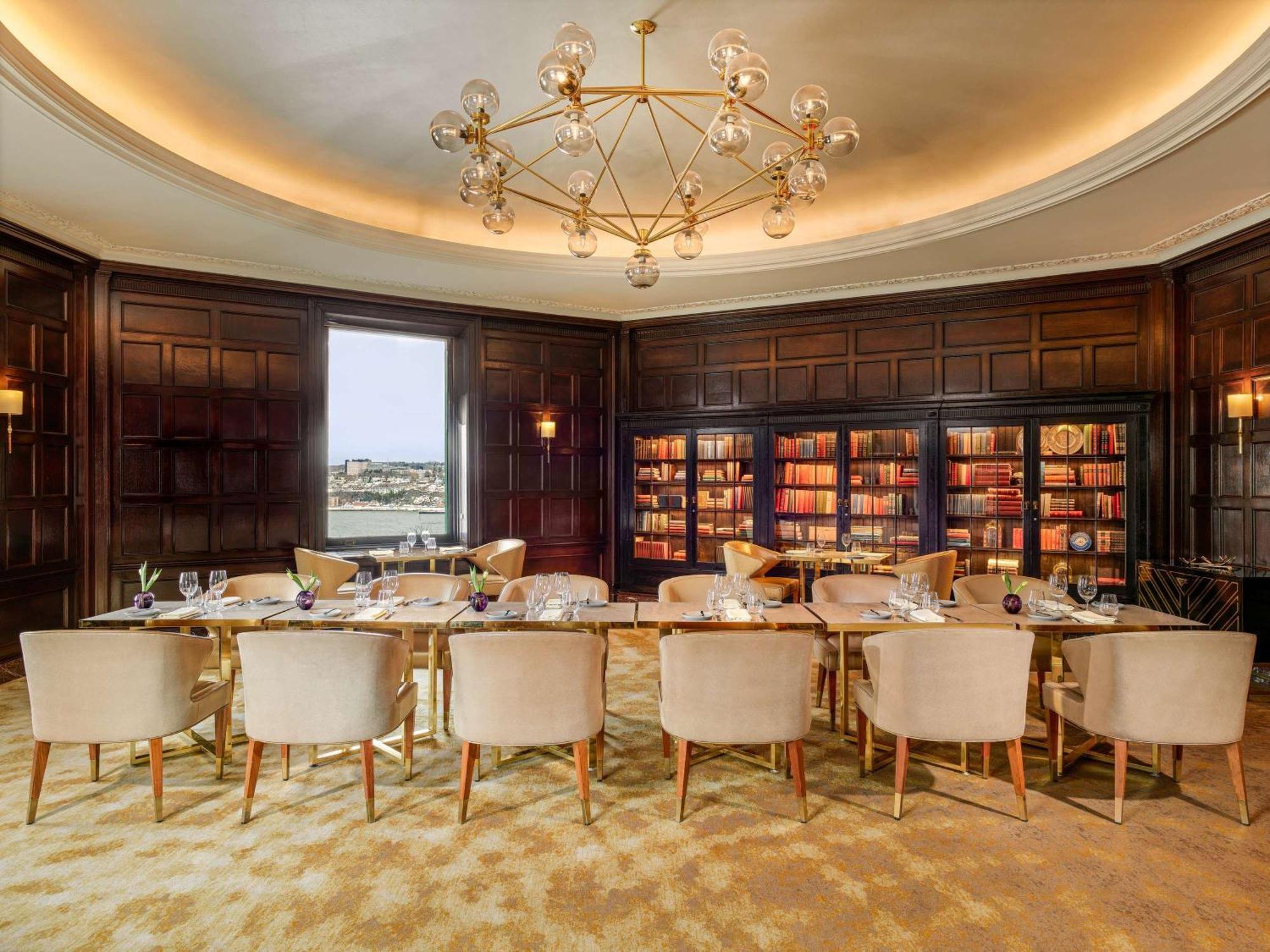 Fairmont Le Chateau Frontenac Квебек Екстериор снимка Library at The Ritz-Carlton, Paris