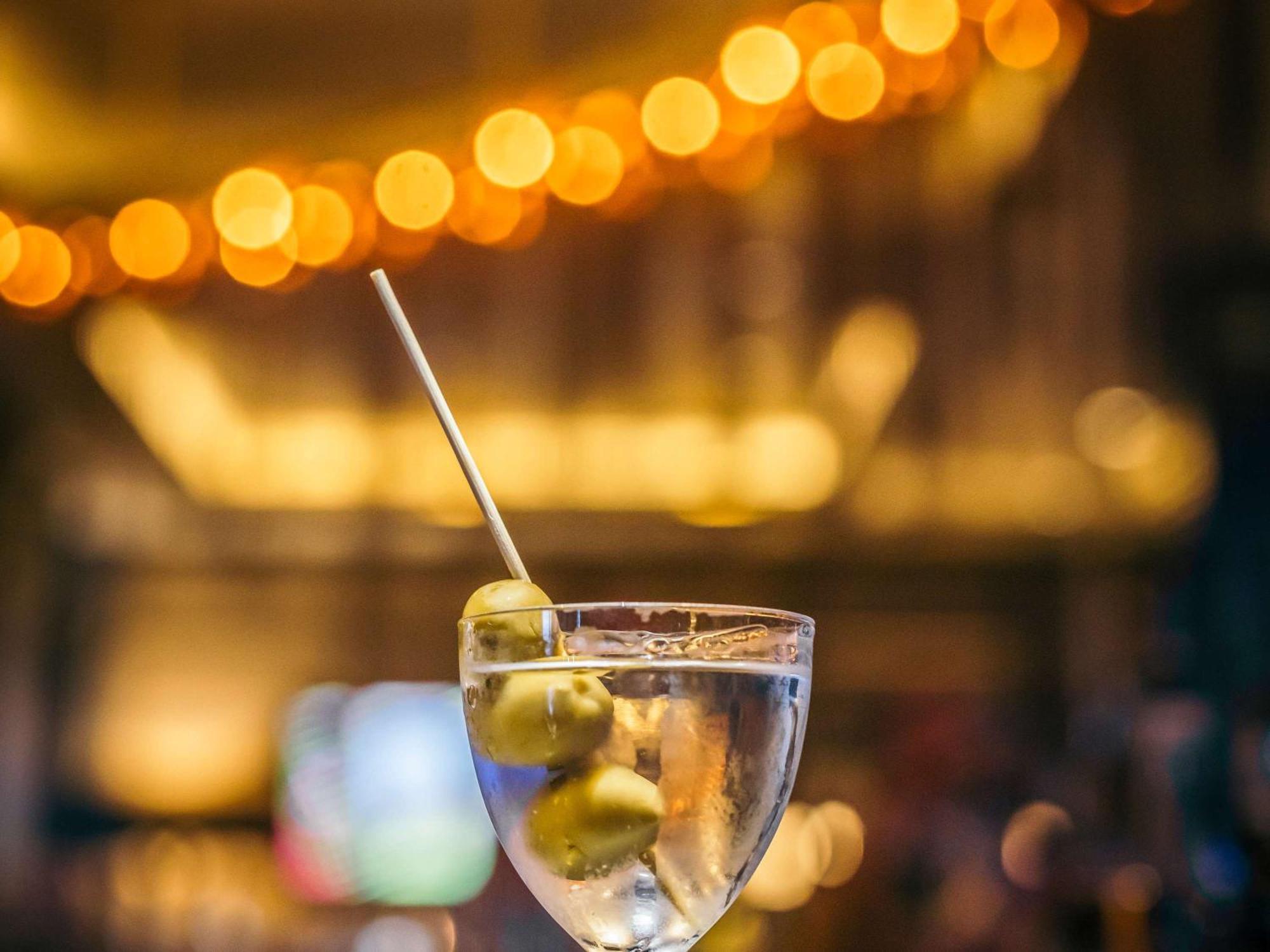 Fairmont Le Chateau Frontenac Квебек Екстериор снимка A vesper cocktail