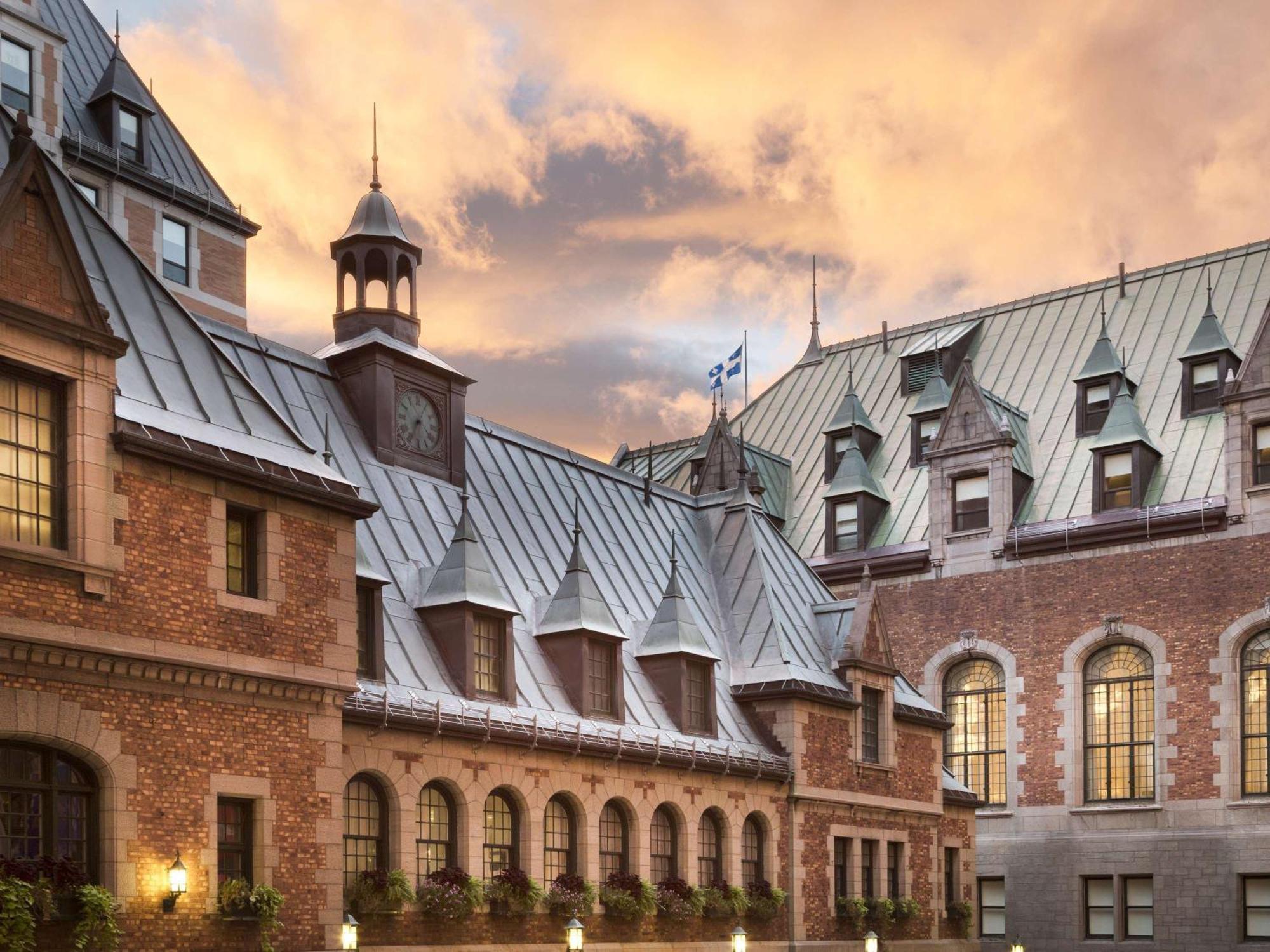Fairmont Le Chateau Frontenac Квебек Екстериор снимка The Hotel's courtyard